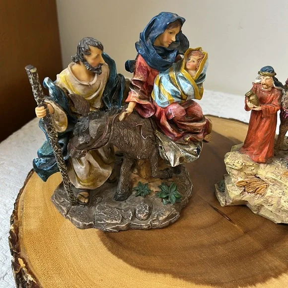 Hand-Painted‎ Nativity Scene Figurines Christmas Decorations - Picture 3 of 8